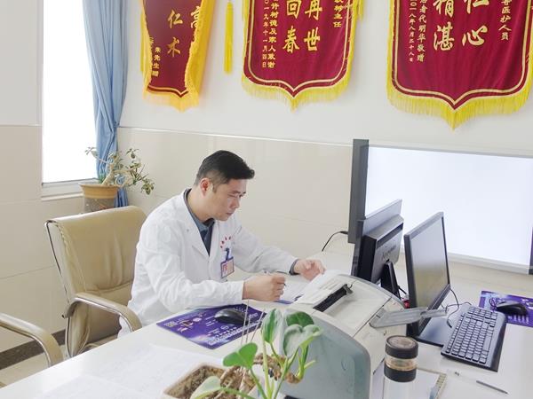 刘本阳主任_副本 刘本阳主任_副本.jpg