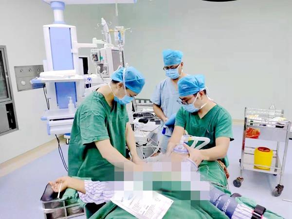 10 寿县县医院麻醉科顺利开展“术中有创血压监测”技术_副本 10 寿县县医院麻醉科顺利开展“术中有创血压监测”技术_副本.jpg